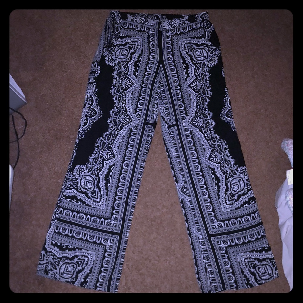 EUC - By&By Blk/Wht Palazzo Pants - Beautiful!